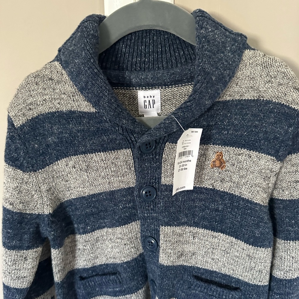 Gap brand new button down sweater